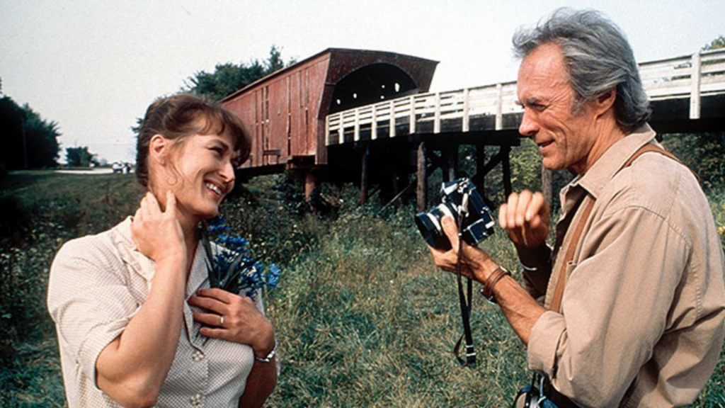 couple amoureux sur un pont